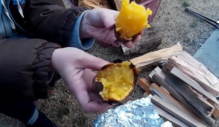 14.焚火で焼いも.jpg